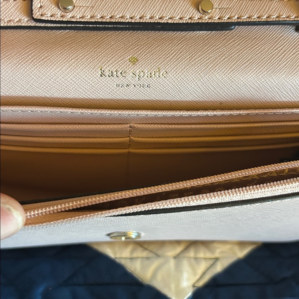 Kate Spade New York Laurel Way Winni crossbody in a two-tone black/light pink. - Picture 9 of 11